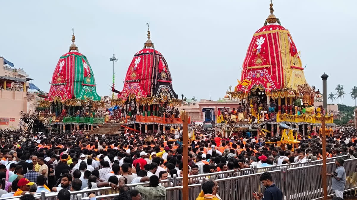 ଆଜି ପୁଣି ଟଣା ହେବ ତିନି ରଥ ।