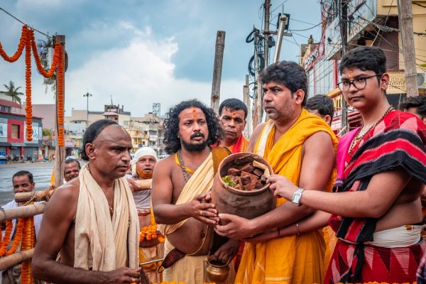 ମାଉସୀ ମା’ ମନ୍ଦିରରେ ପୋଡପିଠା ତିଆରି ଶେଷହୋଇଛି । ମାଉସୀ ମା’ ମନ୍ଦିରରେ ପୋଡପିଠା ତିଆରି ଶେଷହୋଇଛି ।