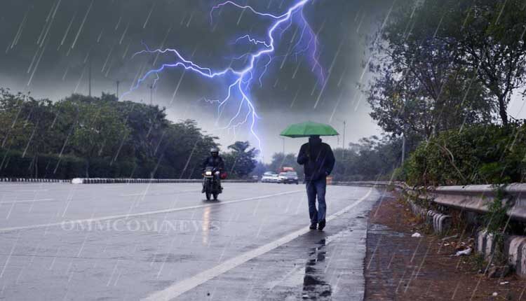 ରାଜ୍ୟରେ ବିଜୁଳି ଘଡ଼ଘଡ଼ି ସହ ପ୍ରବଳ ବର୍ଷା ସମ୍ଭାବନା ।