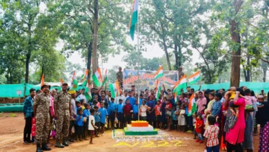 ଉତ୍ତର ମହାରାଷ୍ଟ୍ରର ନନ୍ଦୁବାର ଜିଲ୍ଲାର ଆଦିବାସୀ ଗାଁ ଉଦାଡ୍ୟାରେ ସ୍ୱାଧୀନତାର ପାଖାପାଖି ୮ ଦଶନ୍ଧି ପରେ ପ୍ରଥମ ଥର ତ୍ରିରଙ୍ଗା ଉତ୍ତୋଳନ କରାଯାଇଛି।