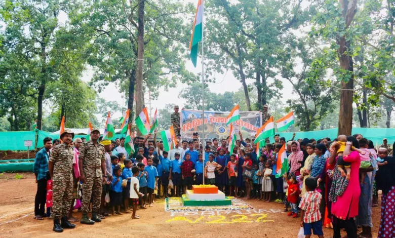 ଉତ୍ତର ମହାରାଷ୍ଟ୍ରର ନନ୍ଦୁବାର ଜିଲ୍ଲାର ଆଦିବାସୀ ଗାଁ ଉଦାଡ୍ୟାରେ ସ୍ୱାଧୀନତାର ପାଖାପାଖି ୮ ଦଶନ୍ଧି ପରେ ପ୍ରଥମ ଥର ତ୍ରିରଙ୍ଗା ଉତ୍ତୋଳନ କରାଯାଇଛି।