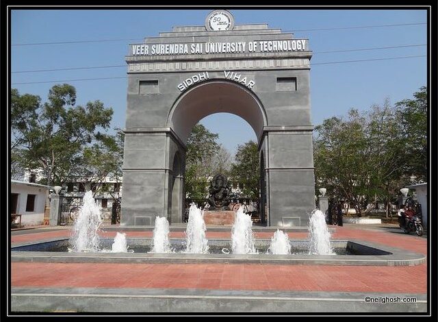 ବୁର୍ଲା ବୀର ସୁନ୍ଦେର ସାଇ ୟୁନିଭେର୍ସିଟି ରେ  ଲାଗୁ ହେଲା ୟୁନିଫର୍ମ ବା ଡ୍ରେସ କୋଡ୍।