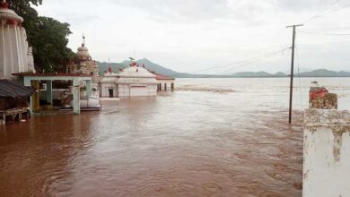 ଭଟ୍ଟାରିକାଙ୍କ ମନ୍ଦିରକୁ ଛୁଇଁଲା ମହାନଦୀର ବନ୍ୟାଜଳ ।